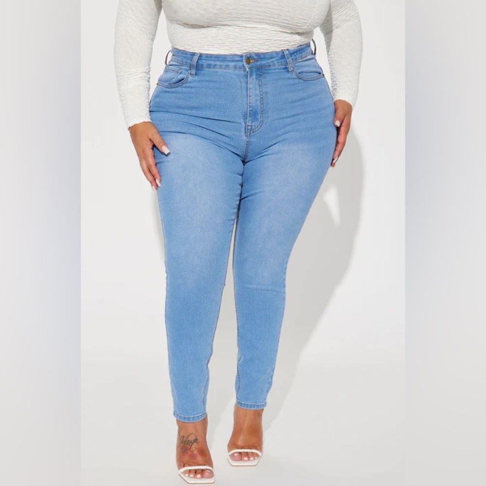 Brand New with Tag Light Wash Fashion Nova Vibe Check Curvy Stretch Skinny Jeans